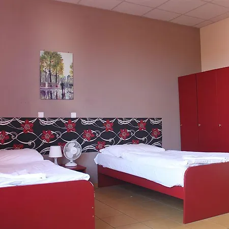Hostel Plus Prague *