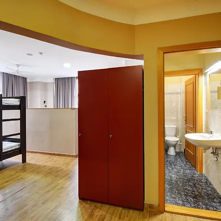 Plus Prague Хостел