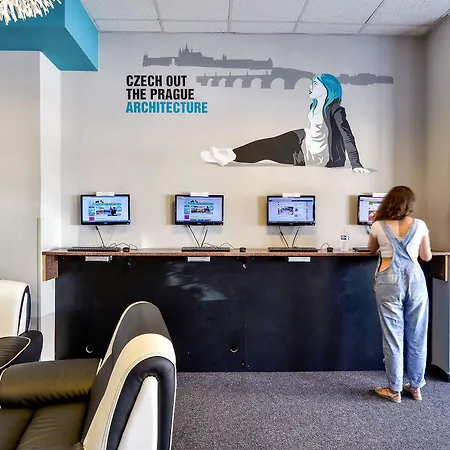 Plus Prague Hostal *