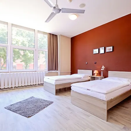 Plus Prague Хостел