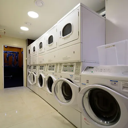 Plus Prague Хостел