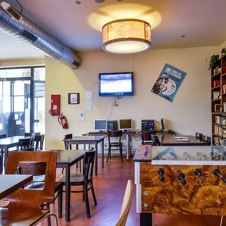 Plus Prague Hostal