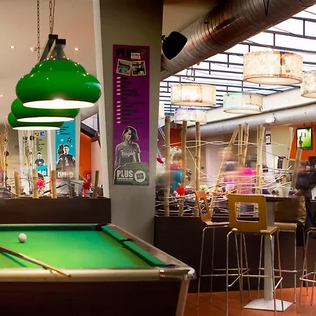 Plus Prague Хостел *