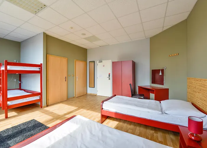 プラス ホステル *