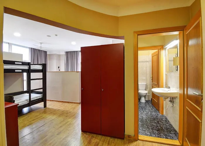 プラス ホステル