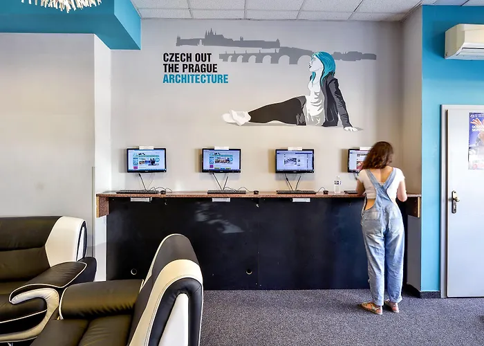 プラス ホステル *