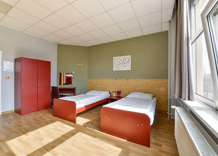 プラス ホステル *