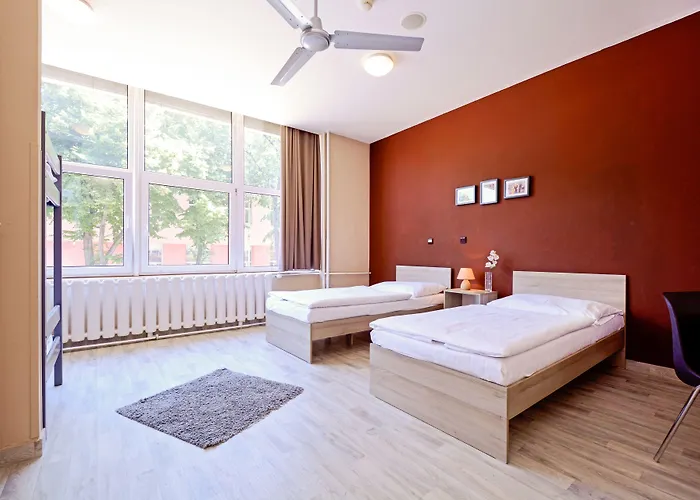 プラス ホステル